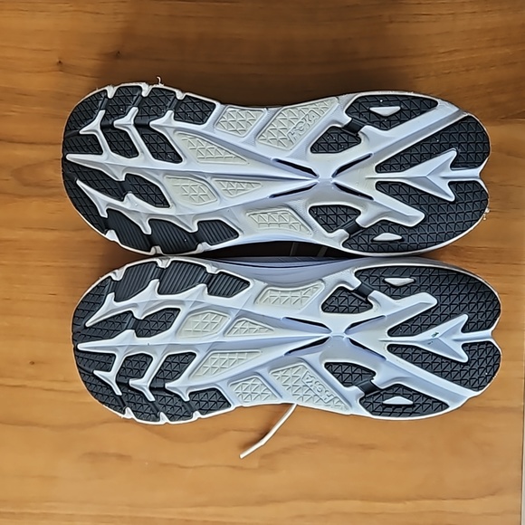 Hoka - Picture 2 of 4